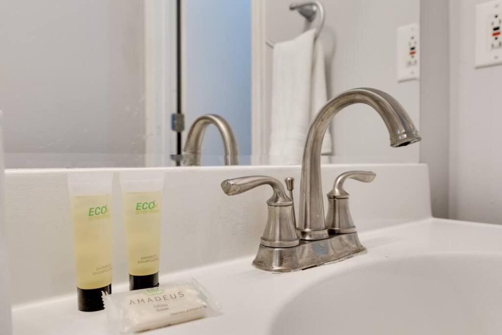 Lovely 2 Bdr Condo With Balcony 2M To Broadway NashvilleNashville  Kültér fotó
